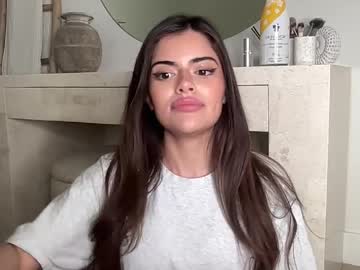 poutyselena's chat room