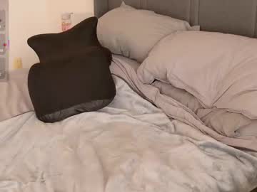 strawberryyfoxie's chat room