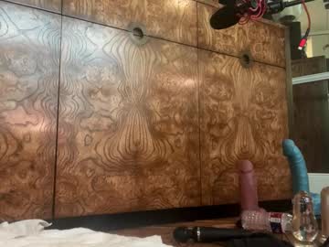 avalonnfoxx's chat room