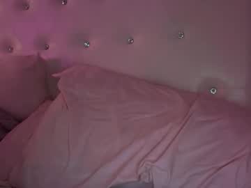 theblondeetwinss's chat room