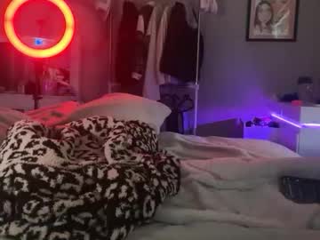 theblondeetwinss's chat room