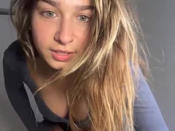 elenahere4u's chat room