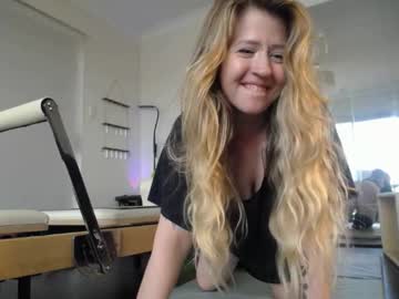 dani_does_pilates's chat room