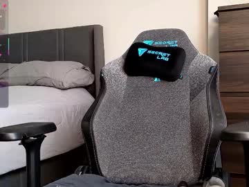 strawberryyfoxie's chat room