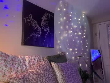 abbienextdoor's chat room