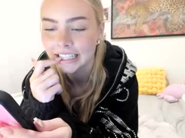 ariah_is_blonde's chat room