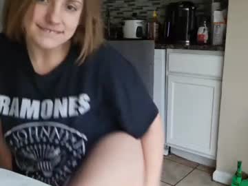 tinywithtiddies's chat room