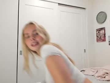 ariah_is_blonde's chat room