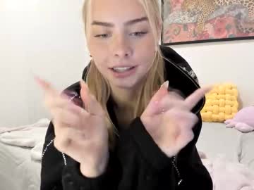 ariah_is_blonde's chat room