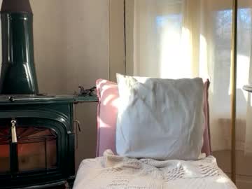 mommamia12's chat room