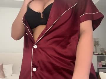 elenahere4u's chat room