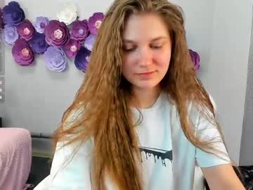 tiny_girl_18's chat room