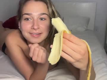 elenahere4u's chat room