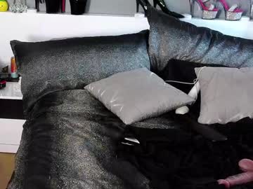 wildwifebarbie's chat room