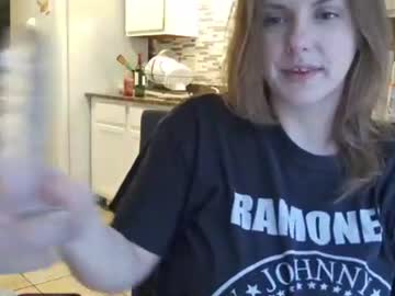 tinywithtiddies's chat room