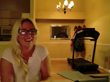 summerishotter's chat room