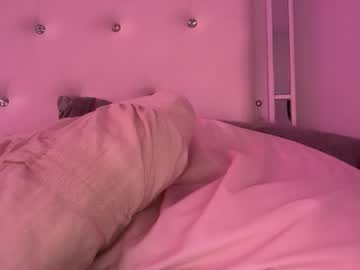 theblondeetwinss's chat room