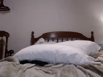 ellalowe's chat room