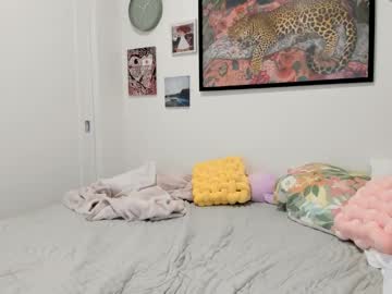 ariah_is_blonde's chat room