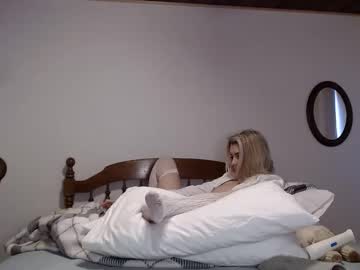 ellalowe's chat room