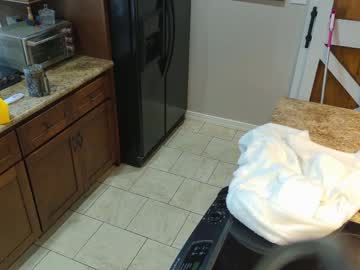 ellalowe's chat room