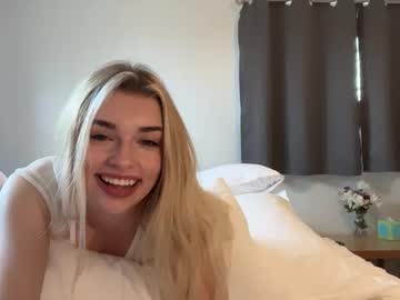 ellalowe's chat room