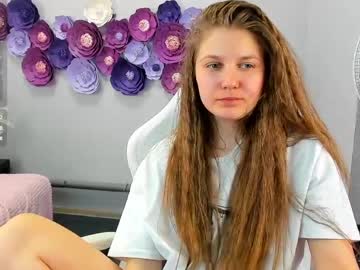 tiny_girl_18's chat room