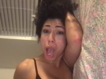 latinagirlyxx's chat room