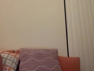 tinytittytia's chat room