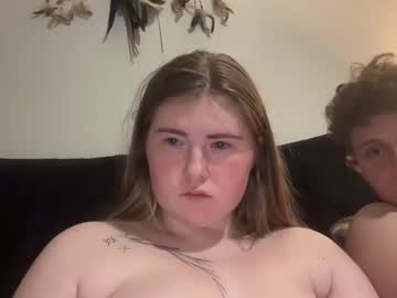 twinfl4m3ss's chat room