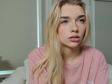 ellalowe's chat room