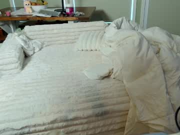 ellalowe's chat room