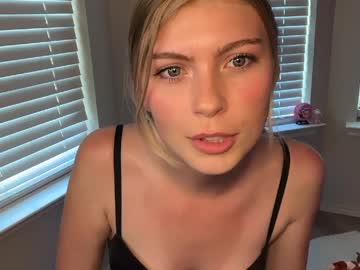 elliee81's chat room