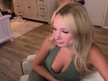 roxyrain2736's chat room