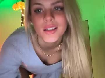 ella_hill's chat room