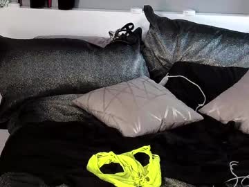 wildwifebarbie's chat room