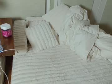 ellalowe's chat room