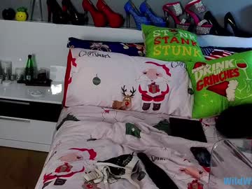 wildwifebarbie's chat room