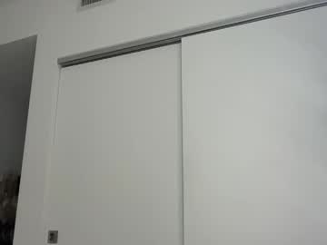 elenahere4u's chat room