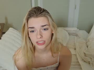 ellalowe's chat room