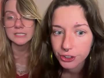 2girls1boat's chat room