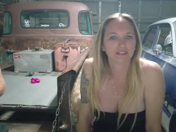 mickey85knoxx's chat room