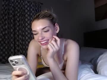 ellalowe's chat room