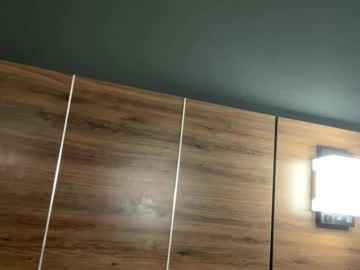 deepthroatqueen33's chat room