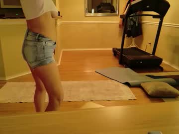 summerishotter's chat room