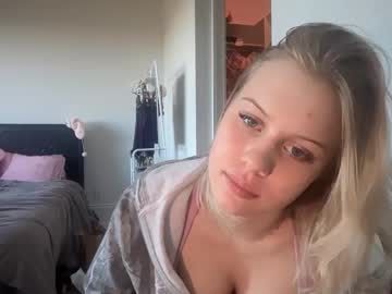 lunarose17's chat room