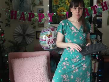 ellynaomi's chat room