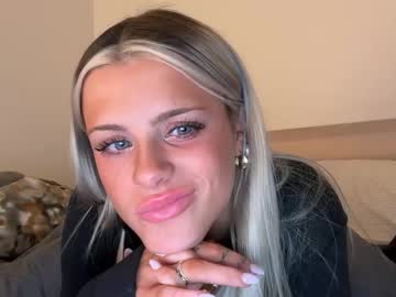 ella_hill's chat room