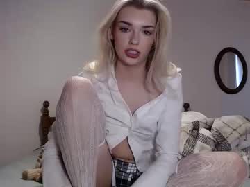 ellalowe's chat room