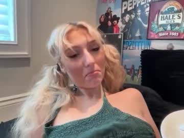 lilybrown07's chat room